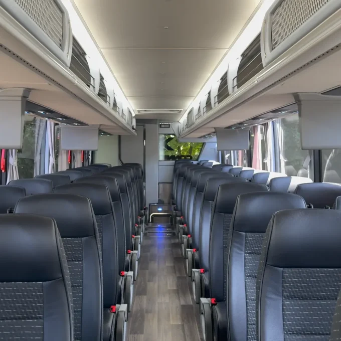 Connexxions Charter bus amenities including power outlets and WiFi for passengers